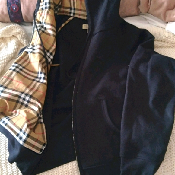 Burberry (size M) BLACKW/PLAID LINING HOODIE